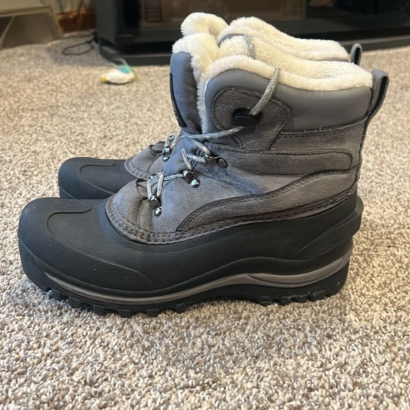 size 7 Itasca Woman’s Winter Boots Color Granite Peak - Picture 3 of 6